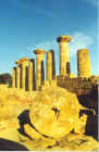 Agrigento-temple-pillars.jpg (241052 bytes)