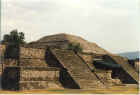 Teotihuacan-pyramid-moon.jpg (211185 bytes)