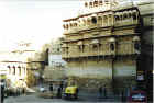 Jaisalmer-inside-fort.jpg (220581 bytes)